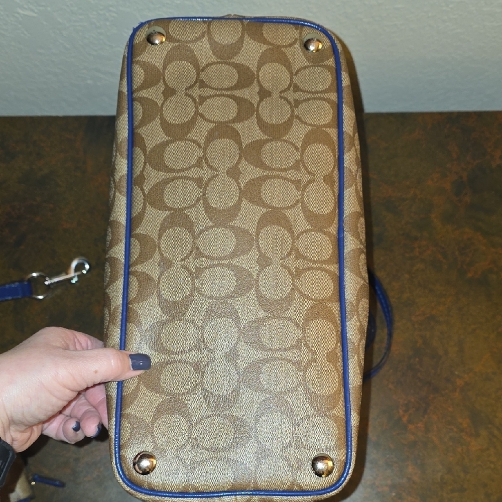 Coach Peyton Signature Cora Domed Satchel - Picture 3 of 16